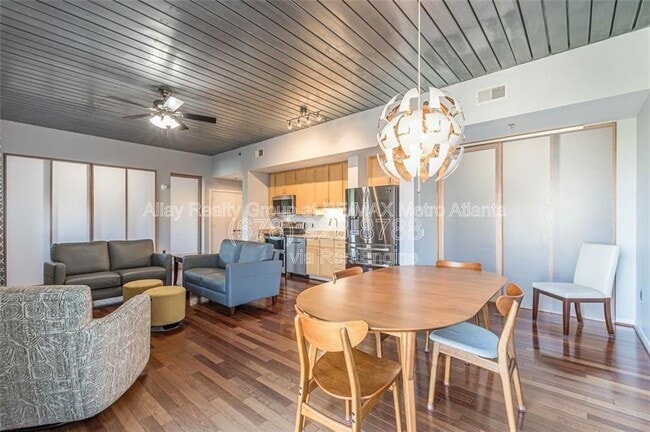 Building Photo - 620 Glen Iris Dr NE