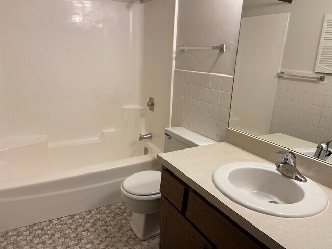 Building Photo - 1115 Elizabeth Ct