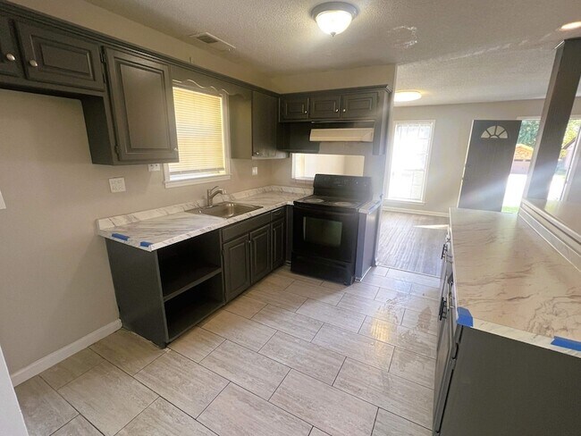 Building Photo - 5300 Steuben Dr