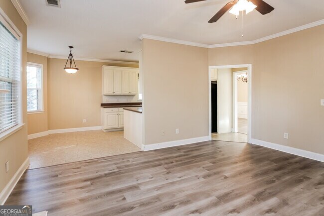 Building Photo - 906 Lakeside Ct