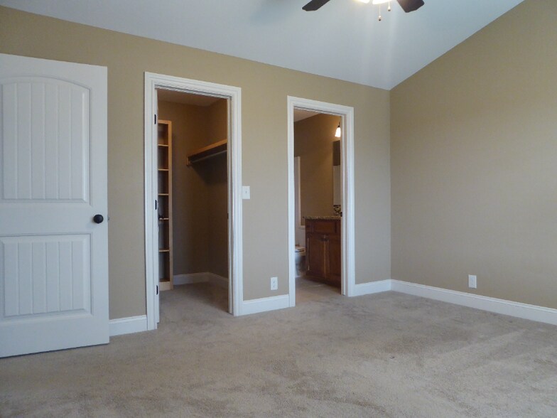 Building Photo - 5912 N Millsboro St