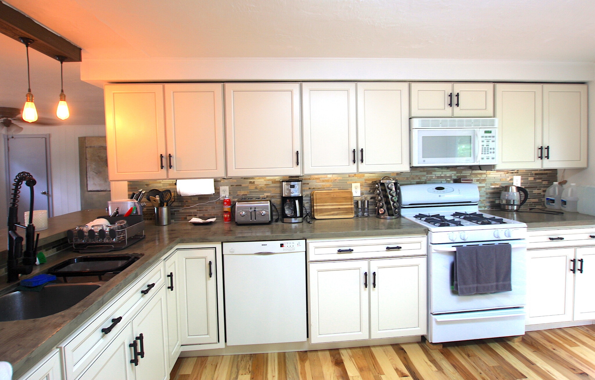 Building Photo - 5377 Bates Rd