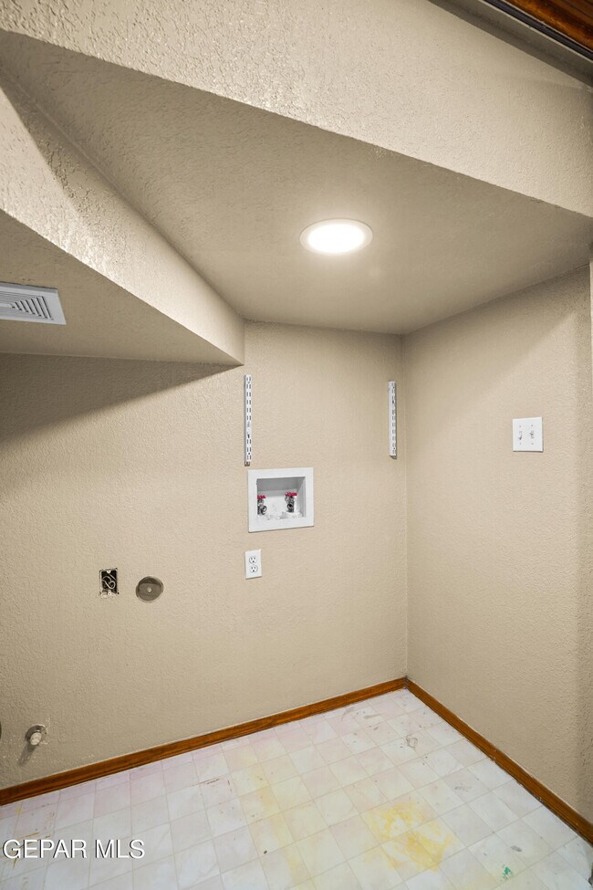 Building Photo - 1325 James Dudley Dr