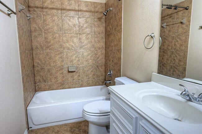 Building Photo - 4523 Long Creek Dr