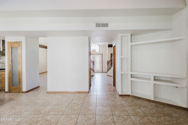 Building Photo - 3733 Tierra Campa Dr