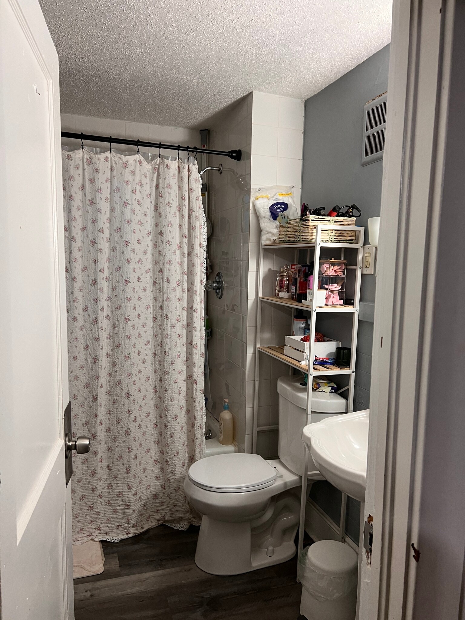 Building Photo - 118 Divinity St