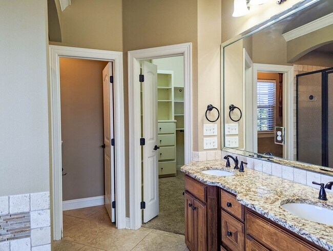 Building Photo - Beautiful 4 bed/3 bath home in South Bossier