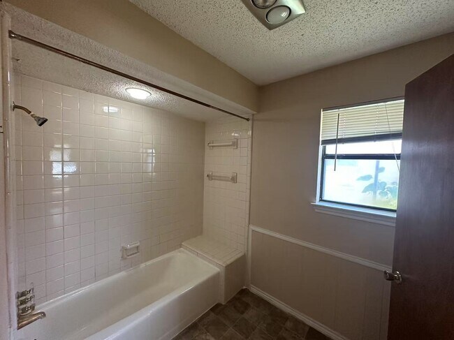 Building Photo - 4724-4726 Berridge Ln, Dallas, TX 75227