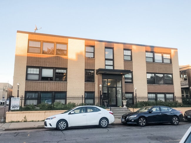 Building Photo - 3019 Bryant Ave S