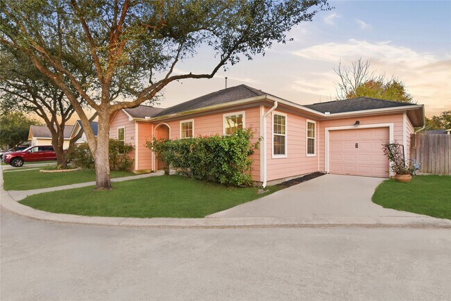 Building Photo - 415 San Julio St