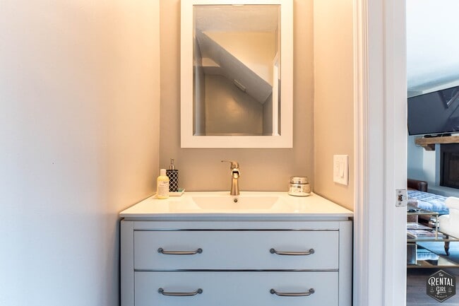 Building Photo - 12119 Rochester Ave