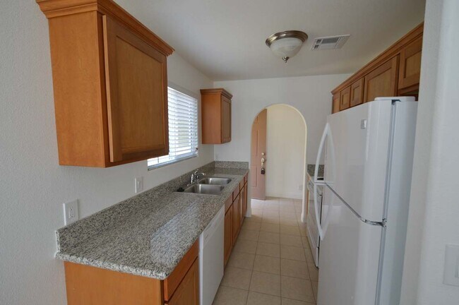 Building Photo - A Spacious and Stylish 2 Bed / 2 Ba Condo Gated Community