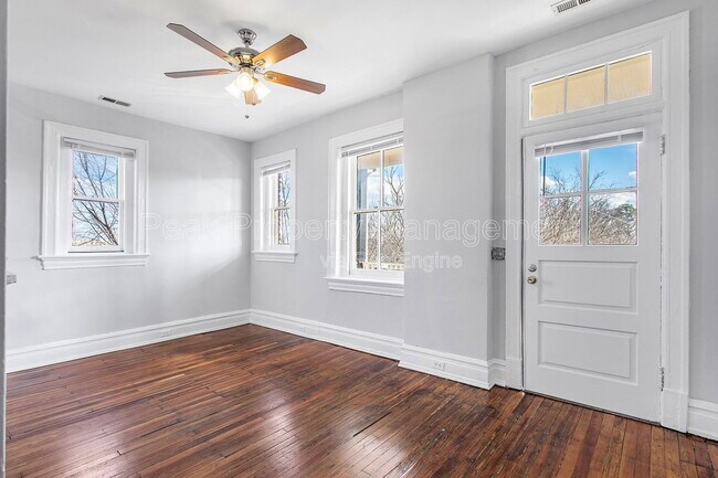 Building Photo - 1124 Hull St