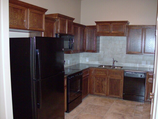 Building Photo - 3 bedroom 2 bath Duplex off Bunny Trail Killeen