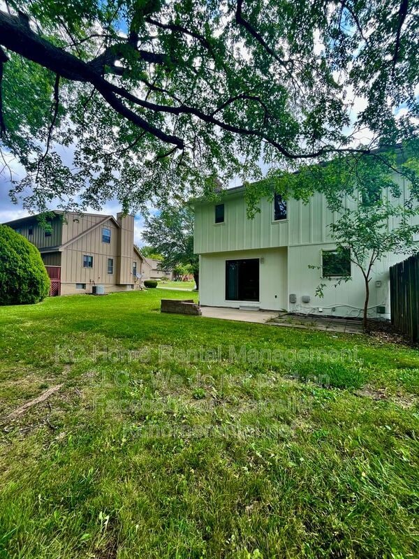 Building Photo - 3868 SW Harbor Dr