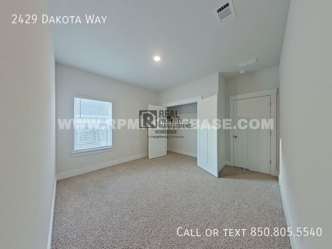 Building Photo - 2429 Dakota Wy