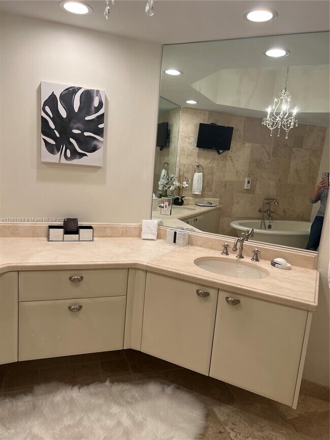 Building Photo - 333 Las Olas Way