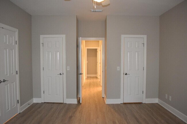 Building Photo - 26 Village Ln