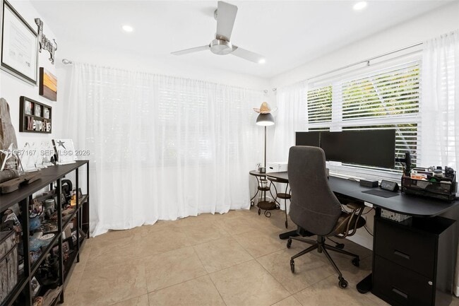 Building Photo - 1639 NE 27th Dr