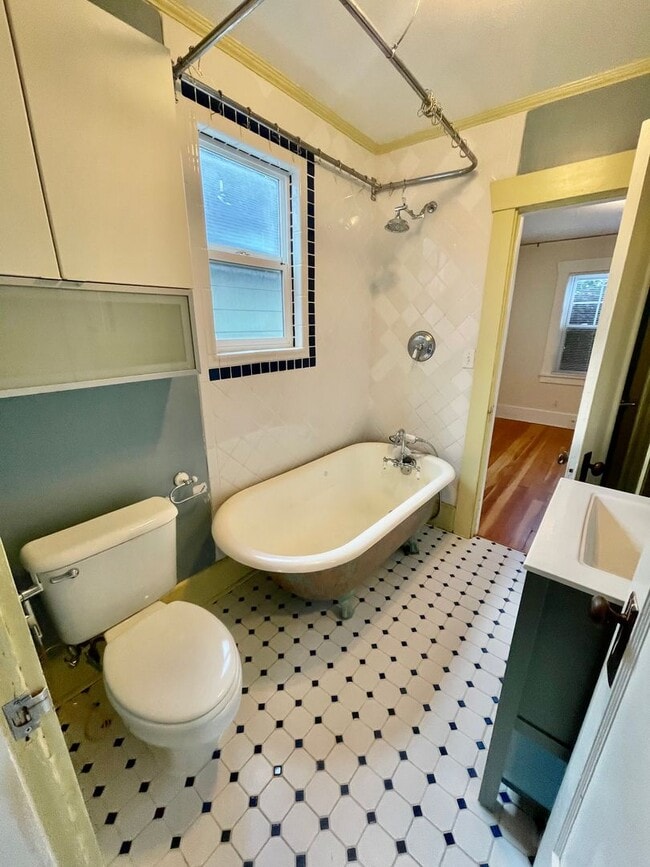 Building Photo - Beautiful 3bd/1bath South Tabor Bungalow w...