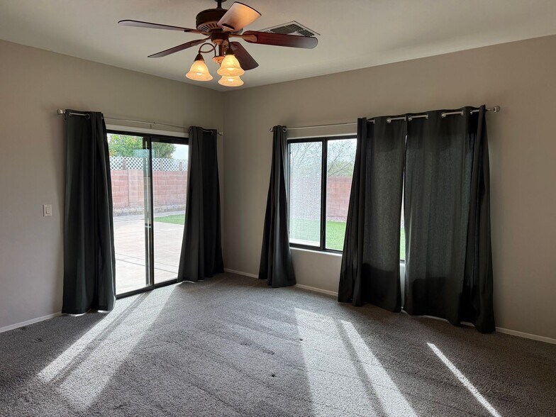 Building Photo - 10592 E Rose Hill St