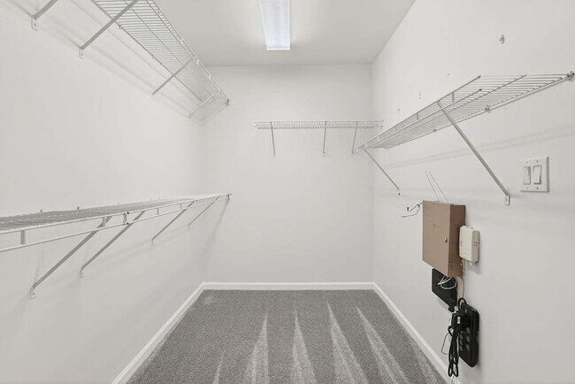 Building Photo - 1200 Cresthaven Ln NW