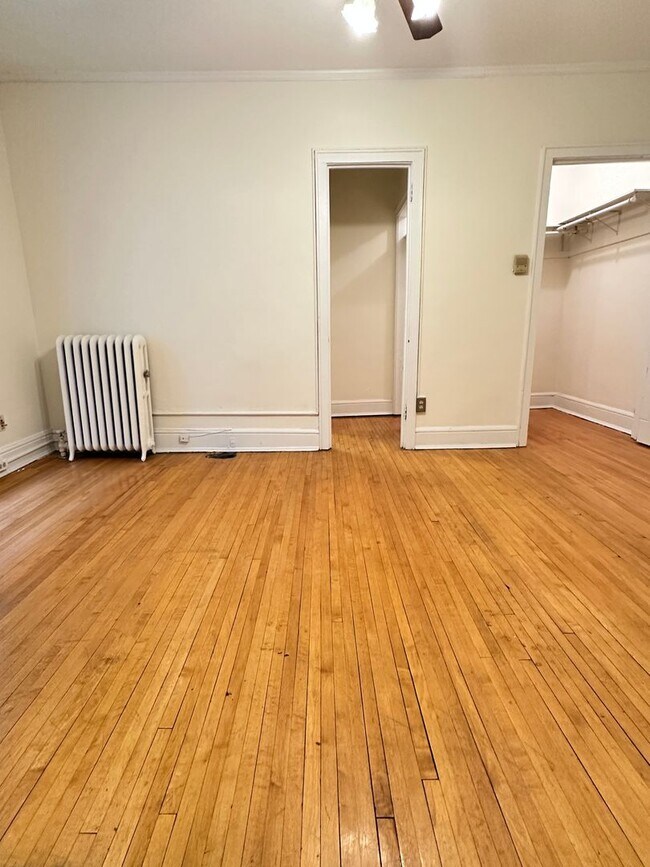 Building Photo - Studio Lakes Uptown Apartment, Blocks from...