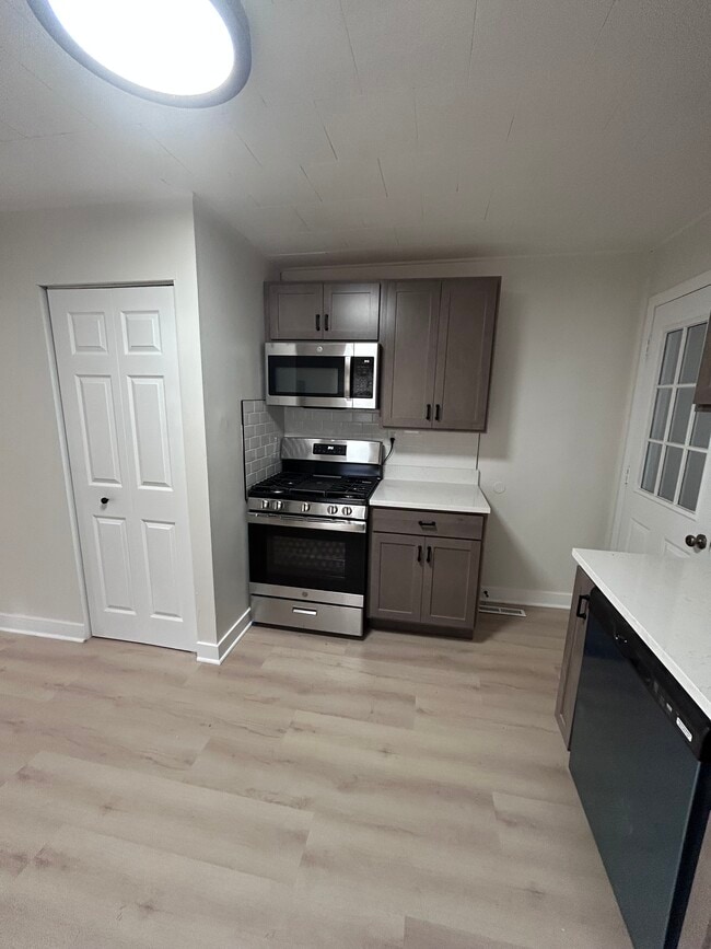 Building Photo - 6639 Alexander Ave