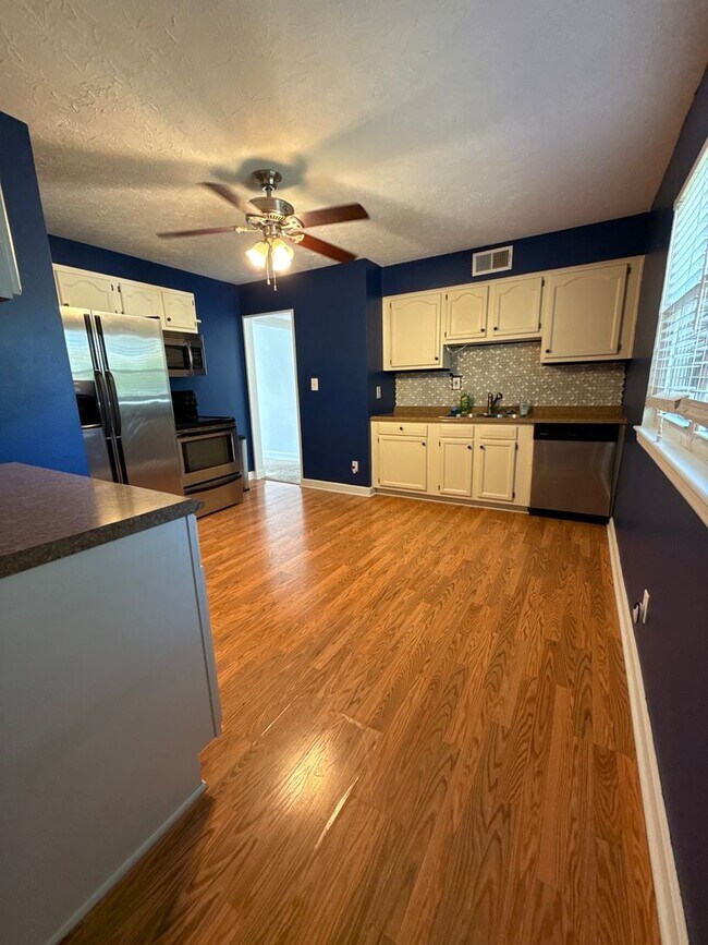 Building Photo - Updated Brick Ranch
