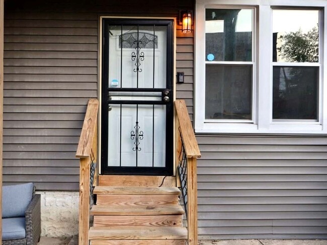 Building Photo - 1504 Hanover St