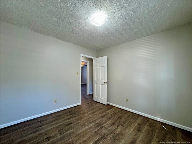 Building Photo - 389 Conifer Dr