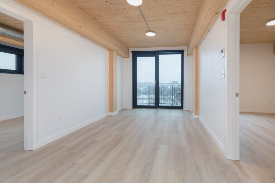 Building Photo - 20 E Lenox St