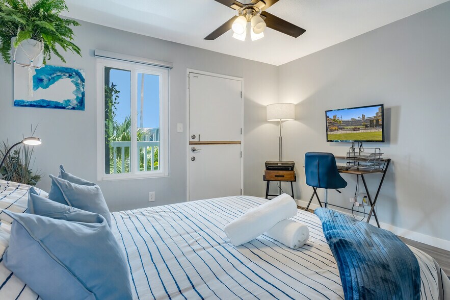 Building Photo - 1111 Seacoast Dr