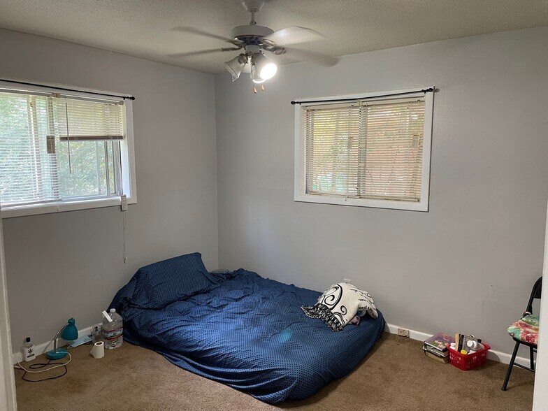 2nd Room - 320 Logan St