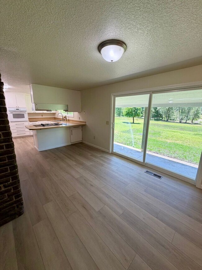 Building Photo - Newly Renovated Riverfront 3BR House - Available 8/1/2026