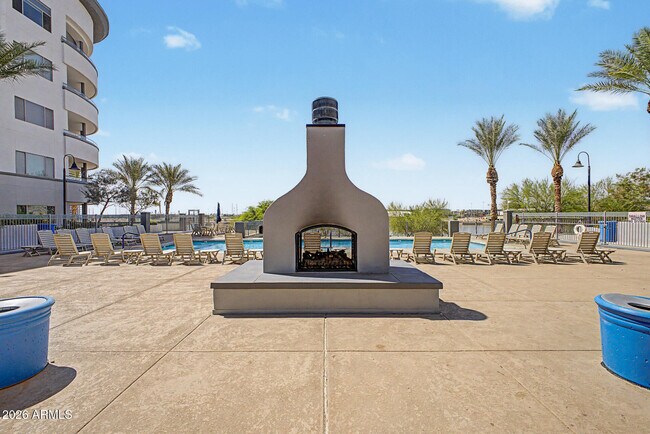 Building Photo - 945 E Playa Del Norte Dr