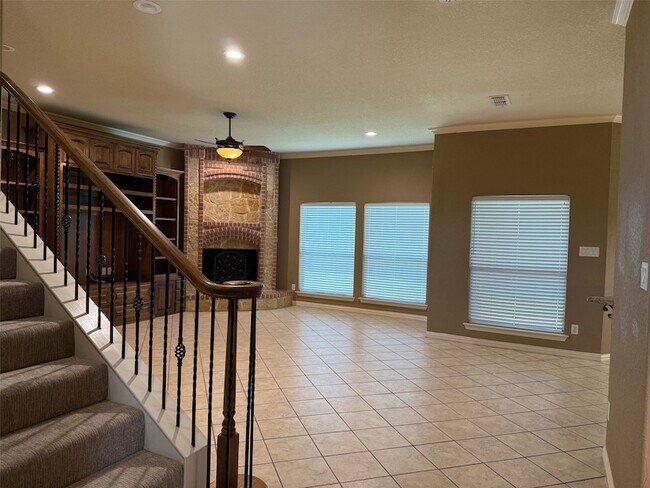 Building Photo - 2207 Canterbury Dr