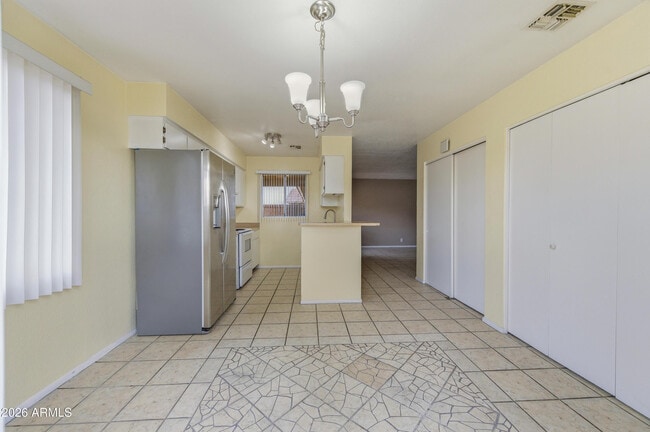 Building Photo - 501 W Yukon Dr