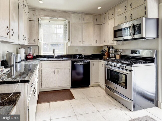 Building Photo - 2242 46th St NW