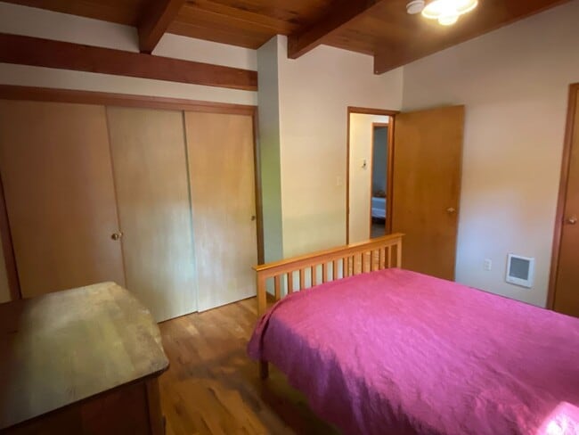 Building Photo - ALL UTILITIES INCLUDED! ~ 3 Bedroom 1 Bath