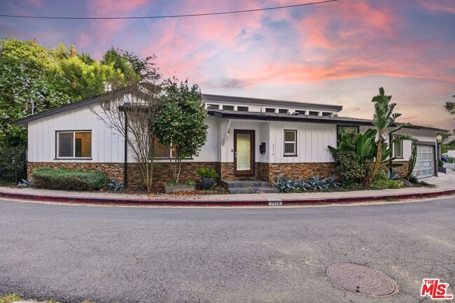 Building Photo - 3476 Troy Dr