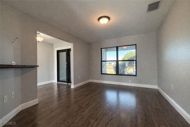 Building Photo - 1222 NE 40th Terrace