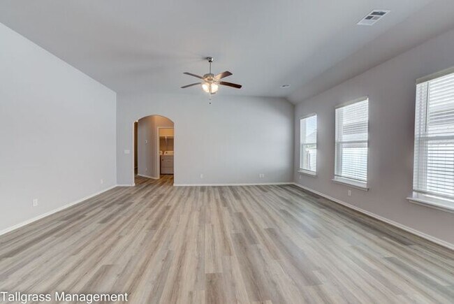 Building Photo - Spacious 4-Bedroom, 2.5-Bath in Broken Arrow!