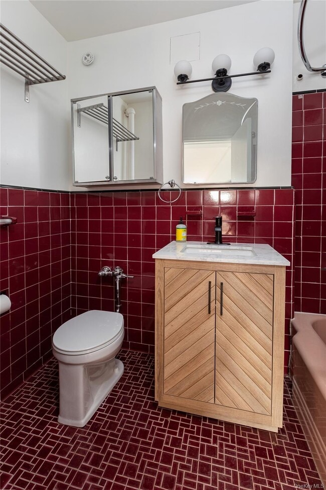 Building Photo - 3725 Henry Hudson Pkwy W