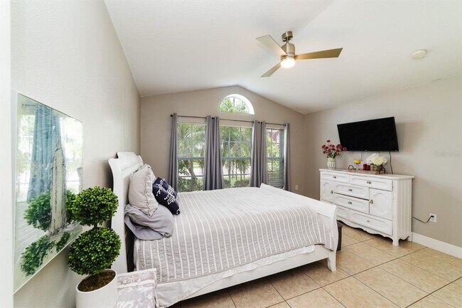 Building Photo - 5545 Bess Ln