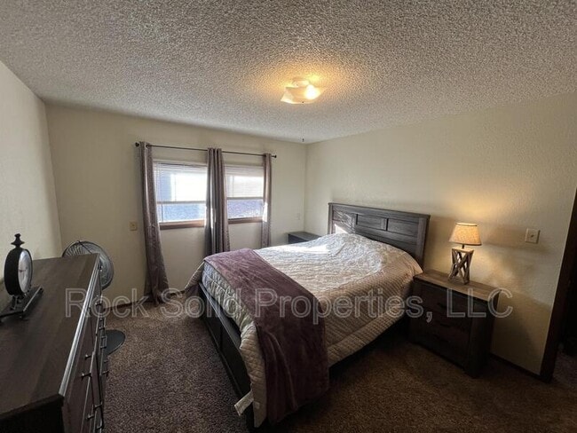 Building Photo - 3305 Frontier St