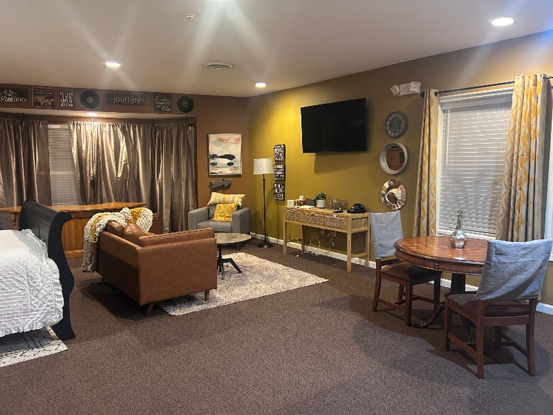 Building Photo - 11609 Detroit Ave