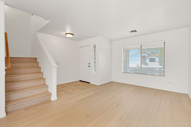 Building Photo - Solar Home with Nice Floorplan in a Great Location! Norterra Dynamite Ranch