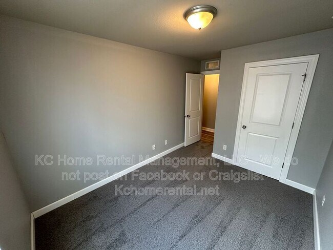 Building Photo - 10536 Kane Dr