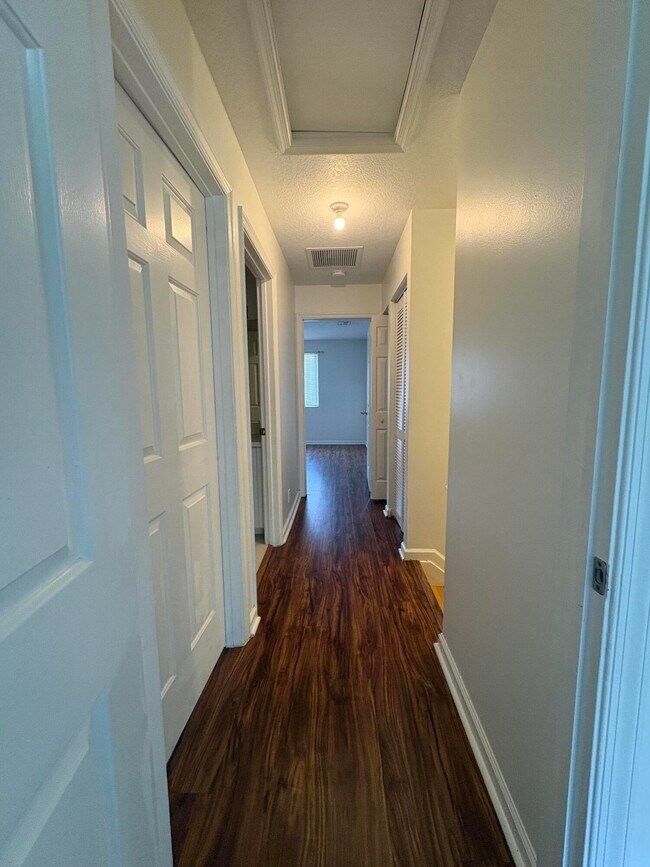 Building Photo - 3122 Coral Ridge Dr